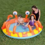 Crab water spray entertainment inflatable pool